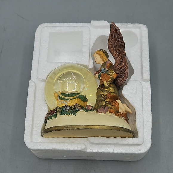 House of Lloyd Christmas Around the World Our Savior is Born Snow Globe - Picture 10 of 12